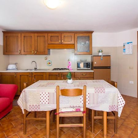 Appartamenti In Villa Con Ampio Giardino Esterno Posada  Eksteriør billede
