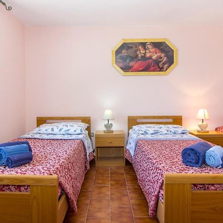 Appartamenti In Villa Con Ampio Giardino Esterno Posada  Eksteriør billede