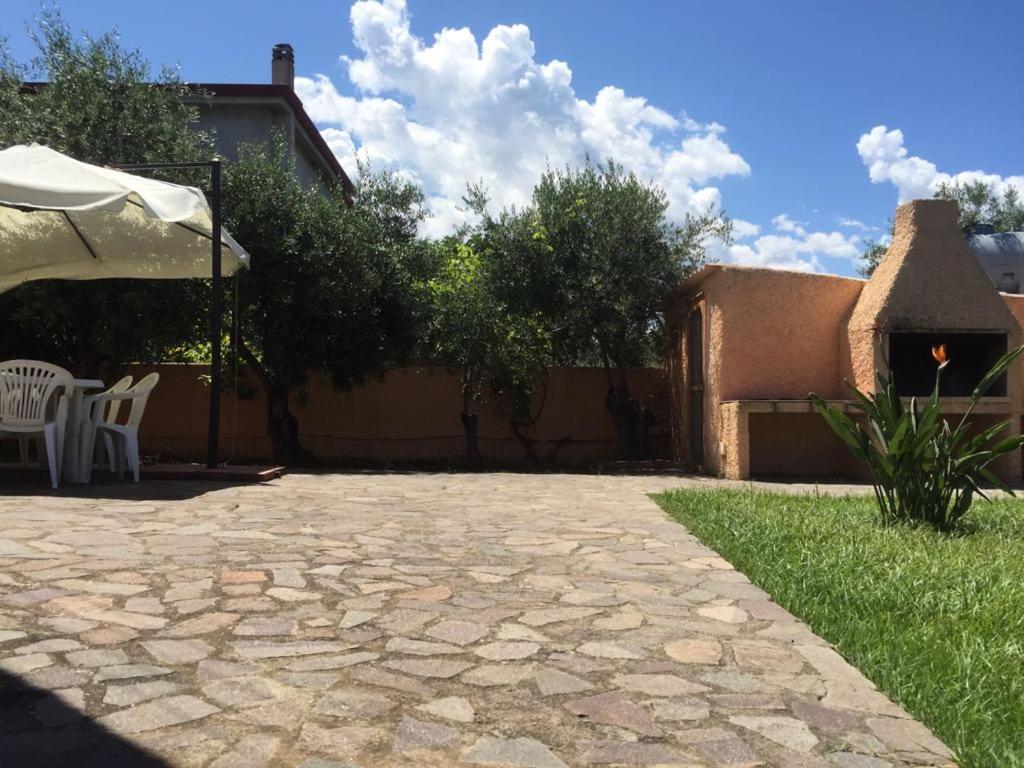Appartamenti In Villa Con Ampio Giardino Esterno Posada  Eksteriør billede
