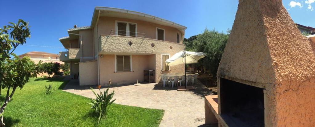 Appartamenti In Villa Con Ampio Giardino Esterno Posada  Eksteriør billede