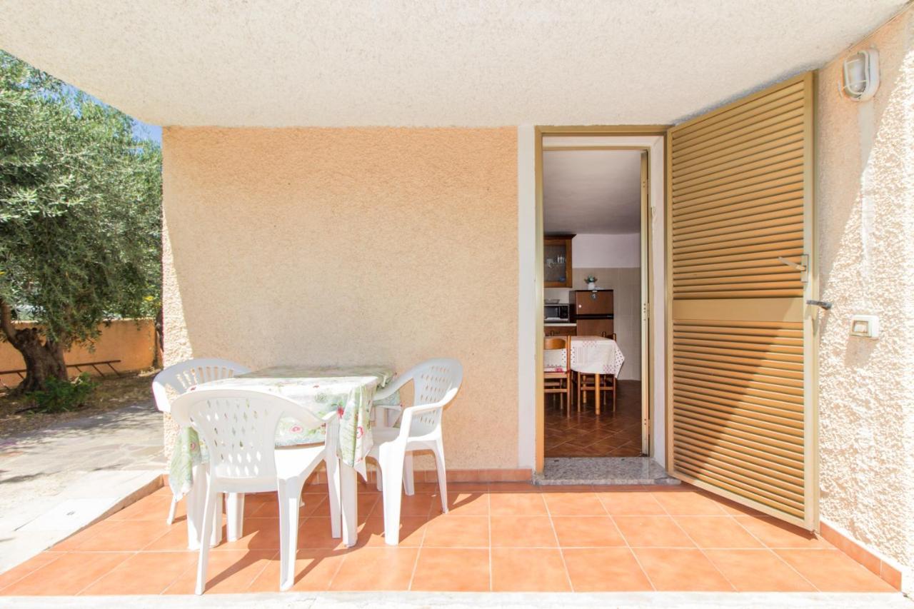 Appartamenti In Villa Con Ampio Giardino Esterno Posada  Eksteriør billede