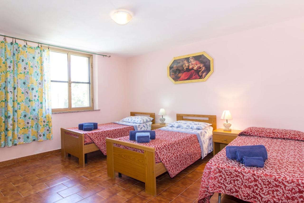 Appartamenti In Villa Con Ampio Giardino Esterno Posada  Eksteriør billede