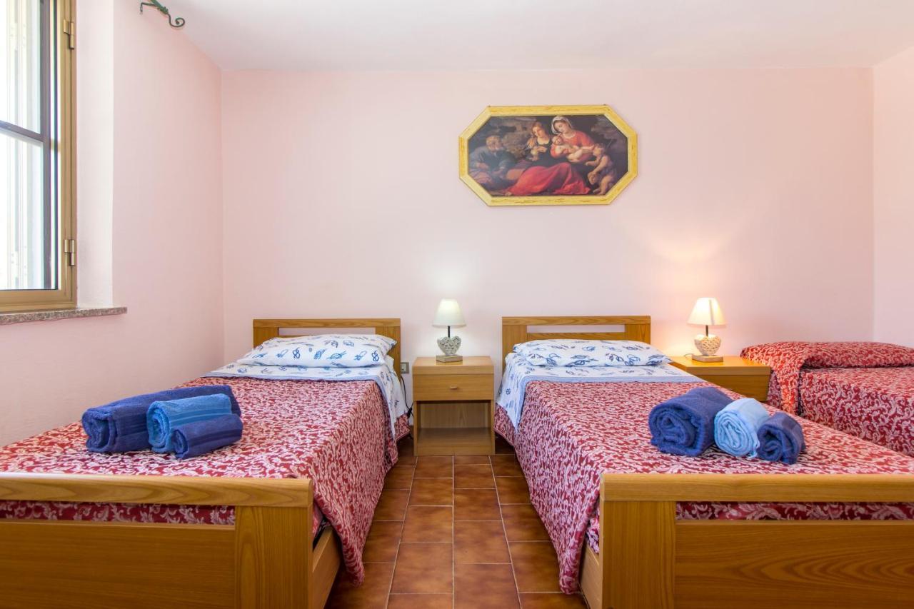 Appartamenti In Villa Con Ampio Giardino Esterno Posada  Eksteriør billede
