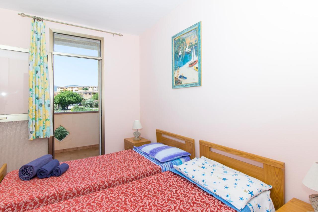 Appartamenti In Villa Con Ampio Giardino Esterno Posada  Eksteriør billede