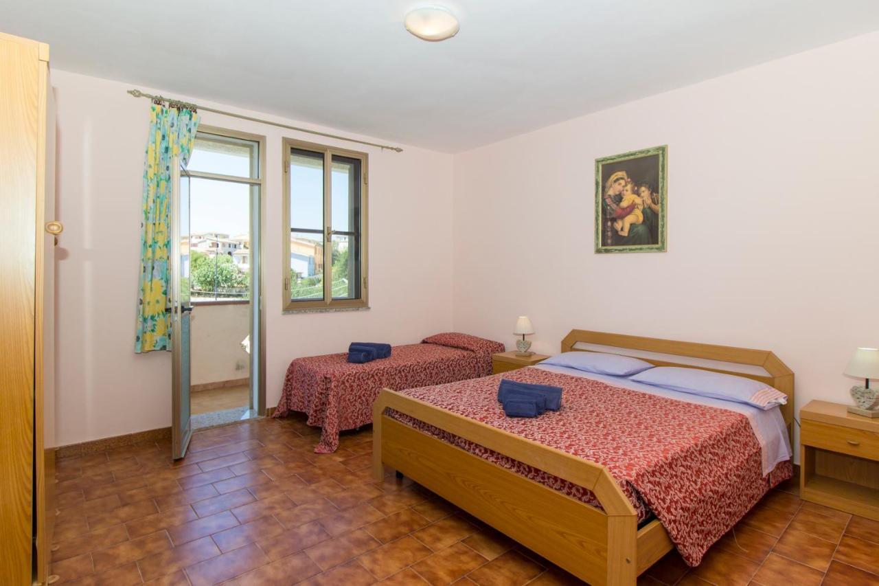 Appartamenti In Villa Con Ampio Giardino Esterno Posada  Eksteriør billede