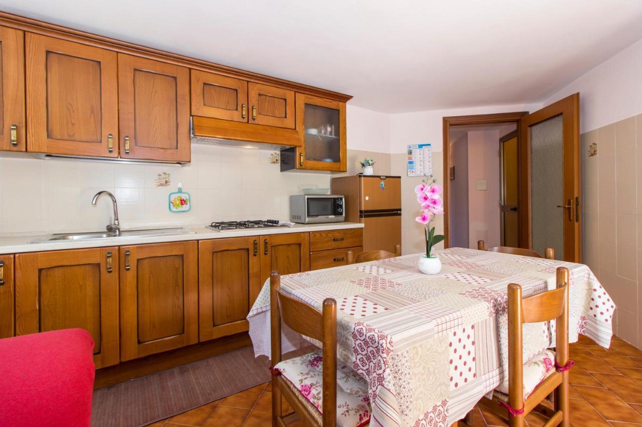 Appartamenti In Villa Con Ampio Giardino Esterno Posada  Eksteriør billede