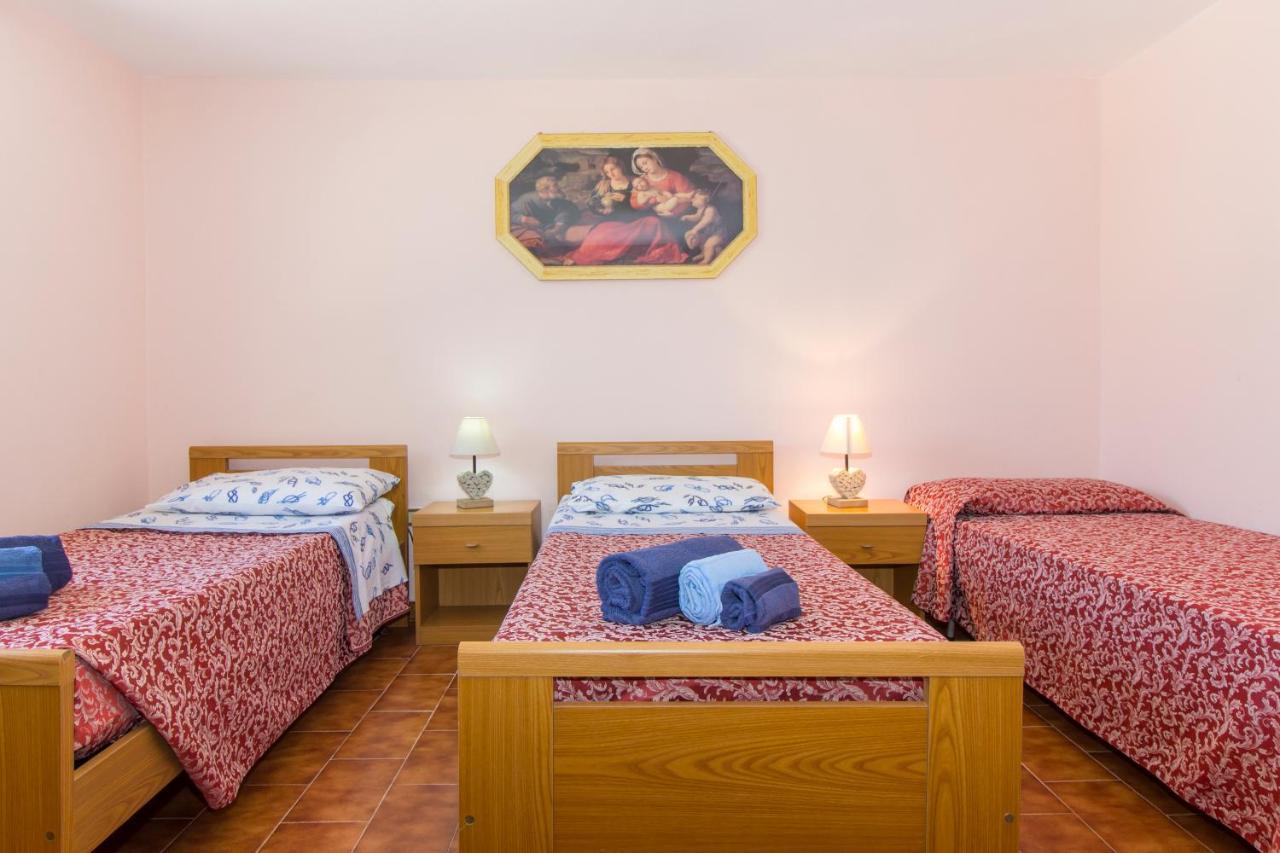 Appartamenti In Villa Con Ampio Giardino Esterno Posada  Eksteriør billede