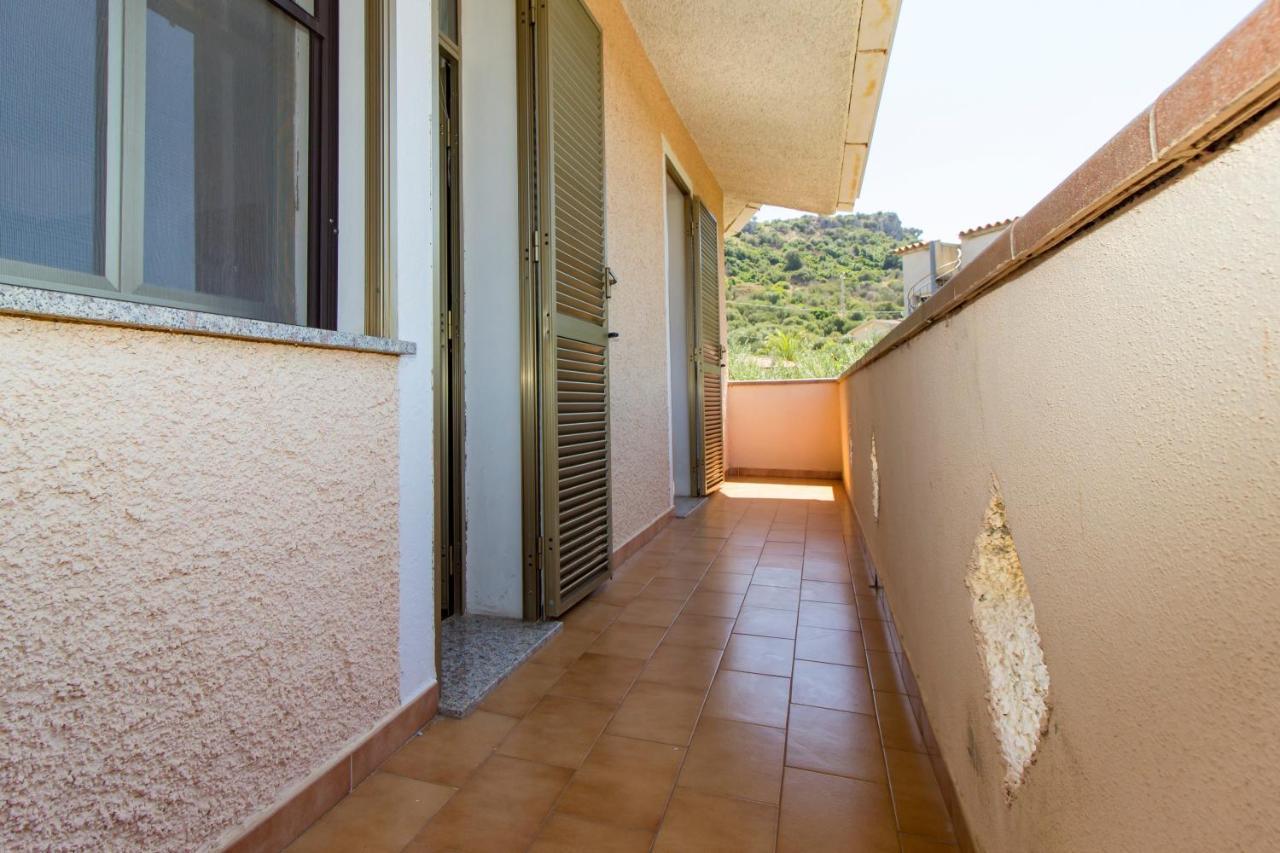 Appartamenti In Villa Con Ampio Giardino Esterno Posada  Eksteriør billede