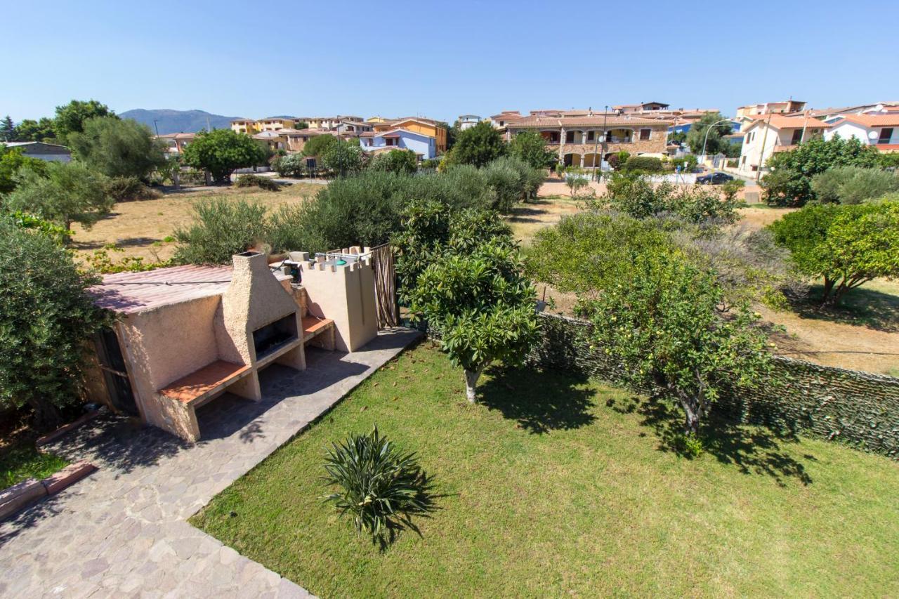Appartamenti In Villa Con Ampio Giardino Esterno Posada  Eksteriør billede