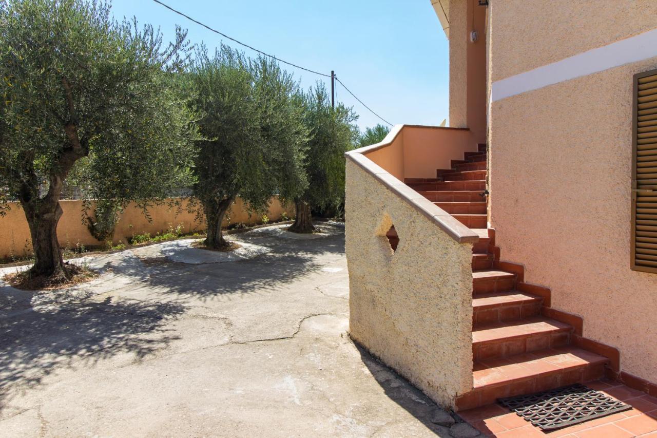 Appartamenti In Villa Con Ampio Giardino Esterno Posada  Eksteriør billede