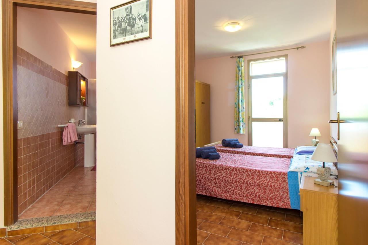 Appartamenti In Villa Con Ampio Giardino Esterno Posada  Eksteriør billede