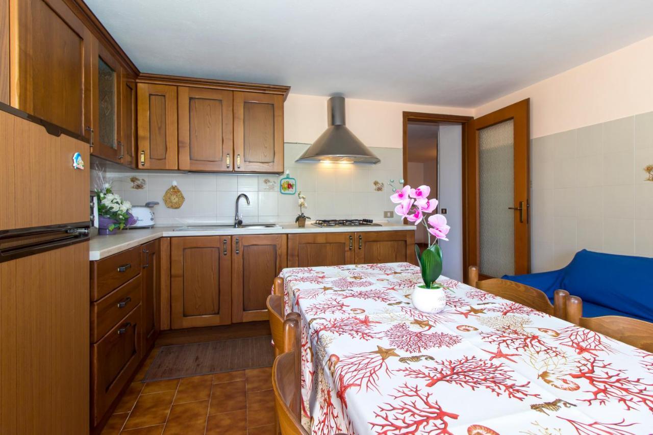 Appartamenti In Villa Con Ampio Giardino Esterno Posada  Eksteriør billede