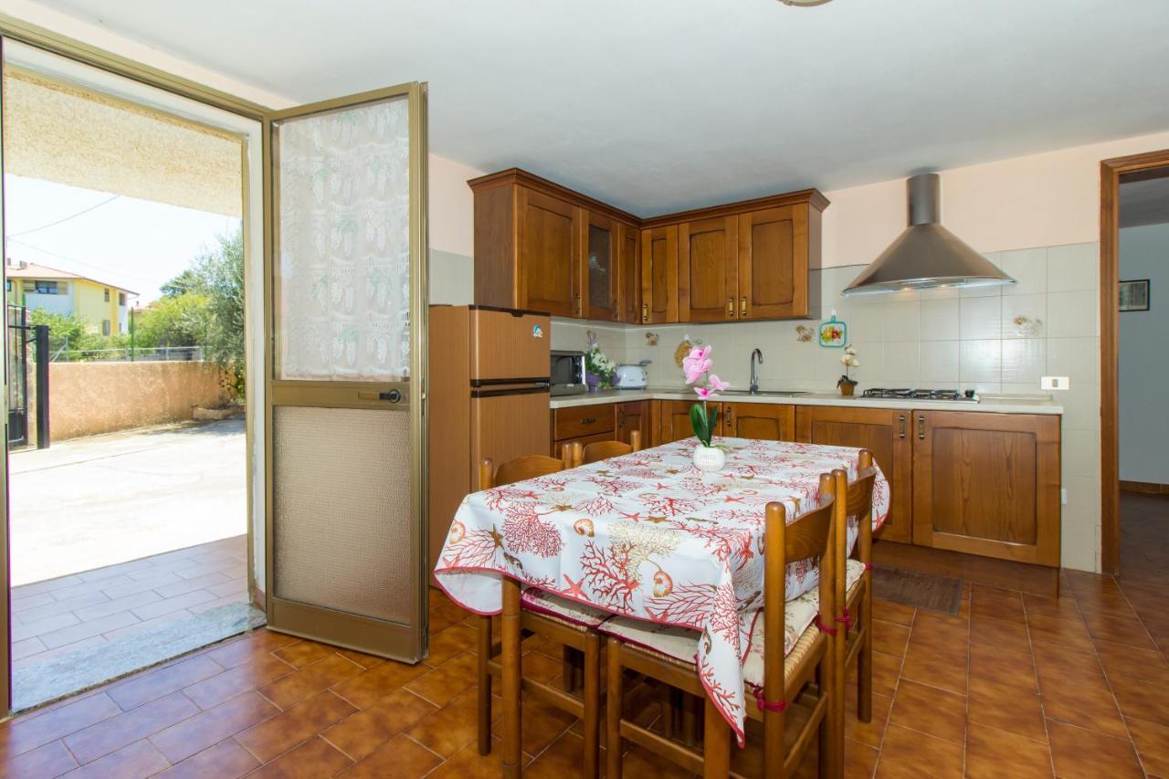 Appartamenti In Villa Con Ampio Giardino Esterno Posada  Eksteriør billede